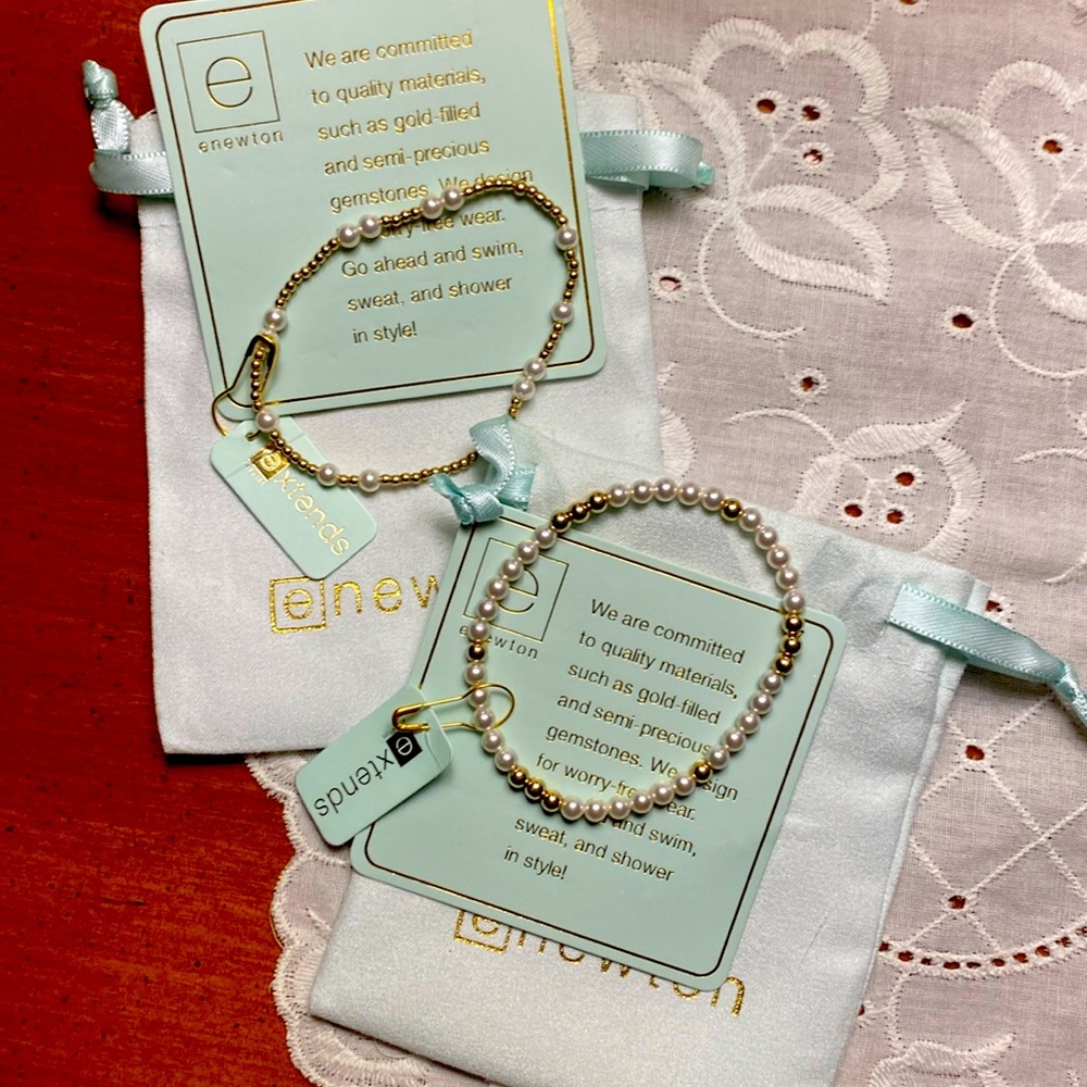 Enewton 2 beautiful pearl & gold bead stretch bracelets💞